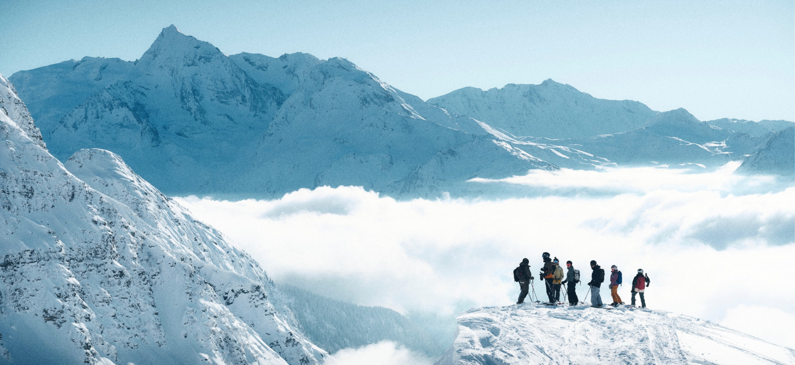 @mateo__giraud_DSC6679-WEB Groupe réuni dans la neige pour une formation en montagne